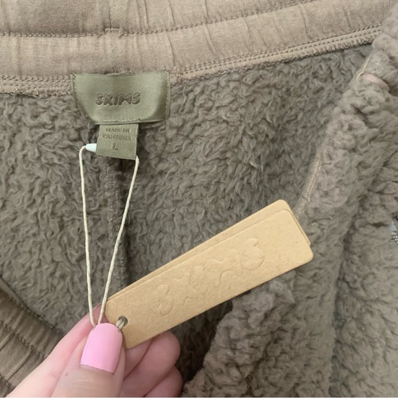 Skims Womens Teddy High Pile Fleece Joggers Desert Tan Brown Size Large NWT Nee - Picture 11 of 13